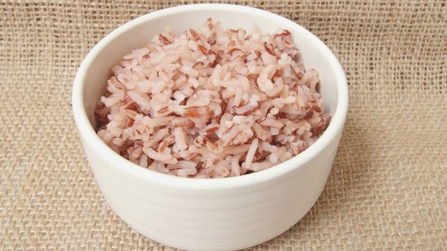 bai-viet/gao-lut-co-tinh-bot-khong-an-gao-lut-co-giam-can-khong.html