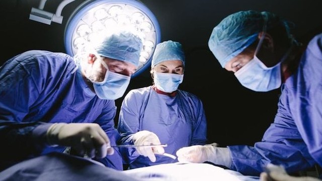 bai-viet/gay-me-noi-khi-quan-trong-phau-thuat-noi-soi-de-khau-ro-ong-nguc.html