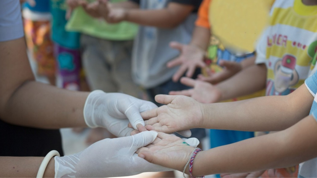 bai-viet/gia-tang-ca-mac-tay-chan-mieng-o-tre-nho.html