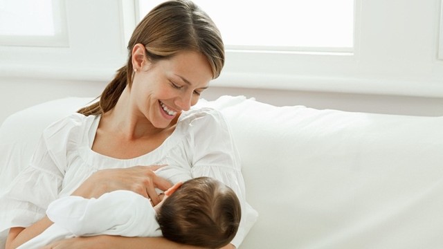 bai-viet/giai-dap-me-bi-cuong-giap-cho-con-bu-co-sao-khong-72199.html