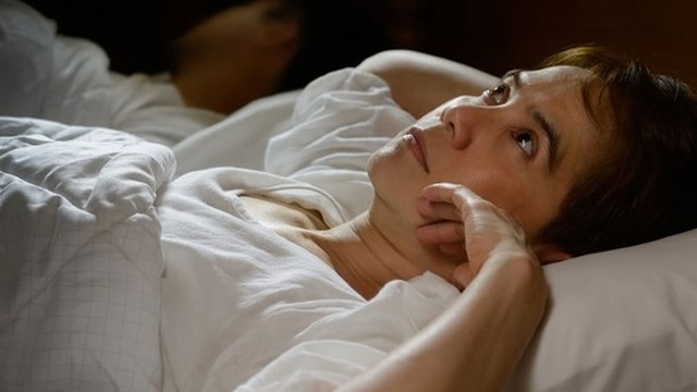 bai-viet/giai-dap-thac-mac-ngu-mo-mat-co-sao-khong-nguyen-nhan-va-cach-dieu-tri-68056.html