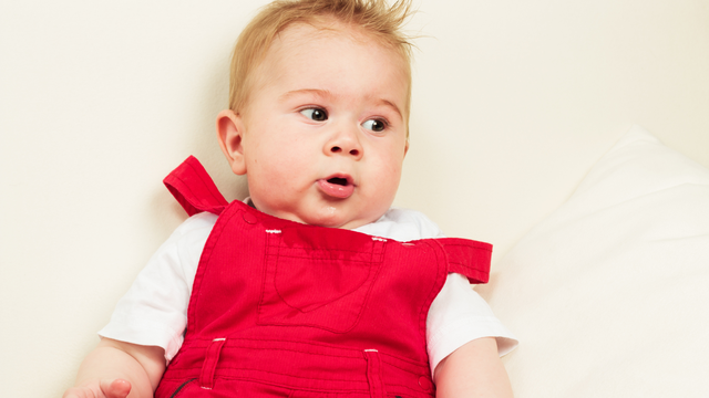 bai-viet/giat-minh-tay-chan-mieng-khi-nao-la-binh-thuong-khi-nao-can-di-kham.html