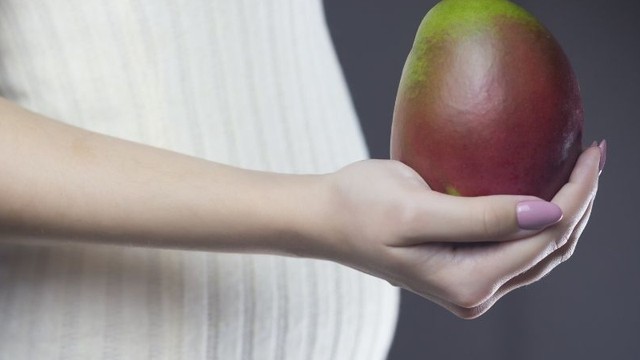 bai-viet/goc-giai-dap-bau-an-xoai-non-mam-ruoc-duoc-khong.html