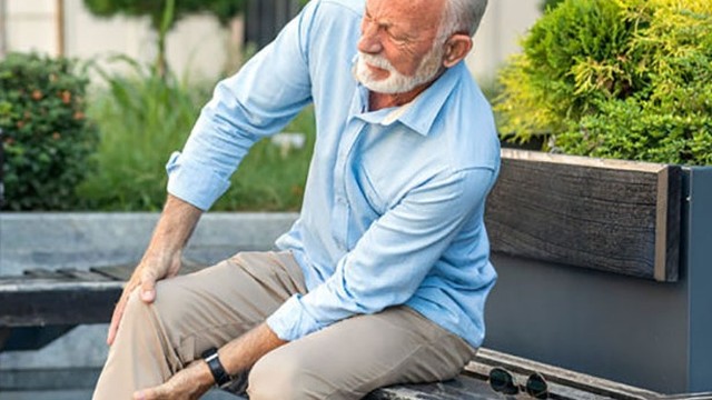 bai-viet/goi-y-cach-chua-dau-khop-goi-cho-nguoi-gia-tai-nha-hieu-qua-60382.html