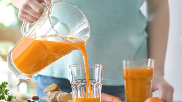 bai-viet/giai-dap-uong-nuoc-ep-ca-rot-co-bi-vang-da-khong.html