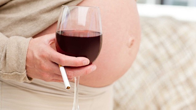 bai-viet/hau-qua-khon-luong-cho-thai-nhi-neu-me-bau-uong-ruou-51148.html