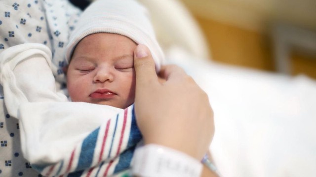 bai-viet/hinh-anh-tre-bi-suy-giap-bam-sinh-se-nhu-the-nao.html