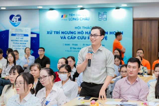 bai-viet/long-chau-choi-lon-khi-dau-tu-khoa-dao-tao-chuyen-sau-danh-rieng-cho-doi-ngu-bac-si-dieu-duong-tiem-chung.html