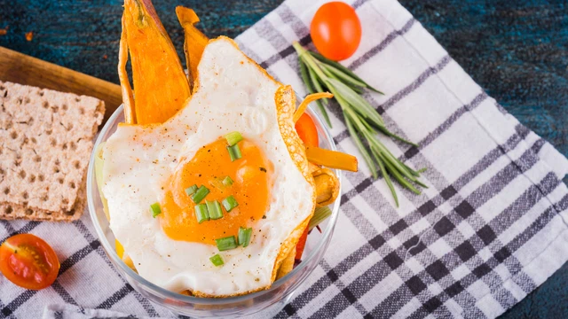 5 thực đơn bữa tối giảm cân với khoai lang và trứng