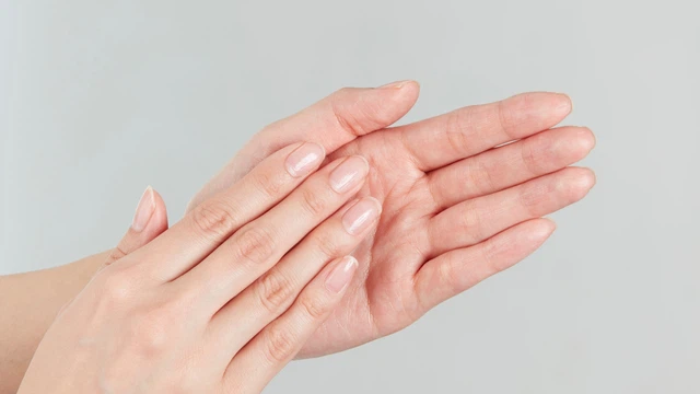 7 biểu hiện lạ ở móng tay liên quan đến bệnh lý nguy hiểm