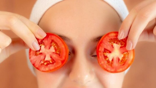 bai-viet/7-meo-lam-trang-da-cap-toc-tu-ca-chua-hieu-qua-nhat-50387.html