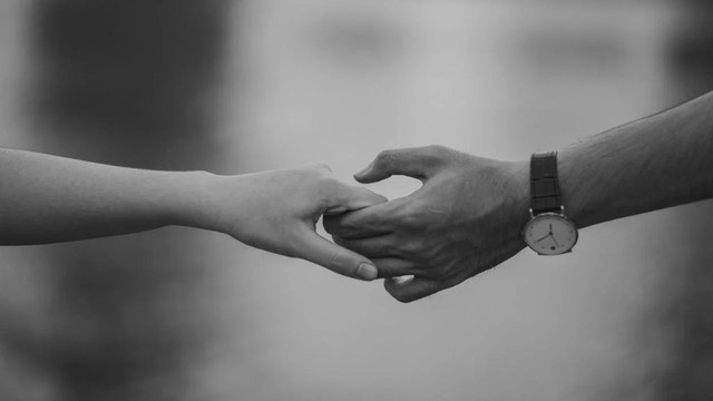 Skinship là gì? Tác động tích cực đến mối quan hệ và cảm xúc