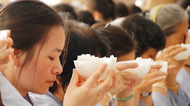 bai-viet/ban-da-biet-an-trong-chanh-niem-la-gi-hay-chua.html