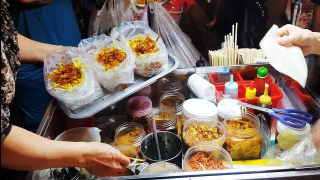 bai-viet/bau-an-banh-trang-tron-duoc-khong-me-bau-khong-the-bo-qua-70096.html