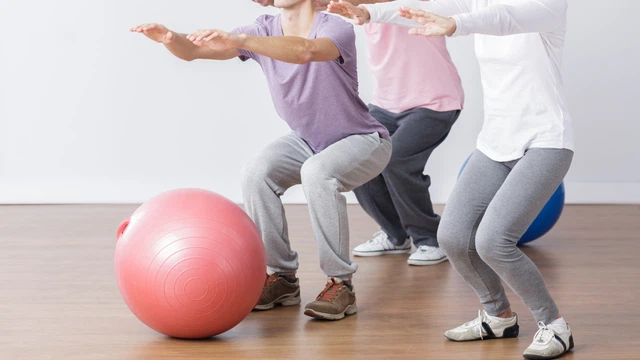 bai-viet/bi-thoai-hoa-khop-goi-nen-tap-gi-10-bai-tap-nen-can-nhac.html