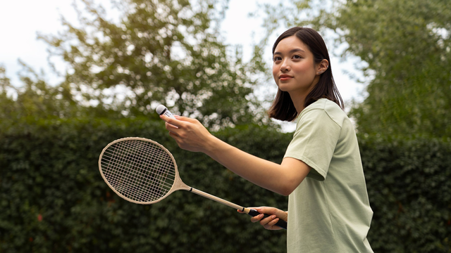bai-viet/cach-cam-vot-cau-long-dung-chuan-tranh-gap-chan-thuong.html