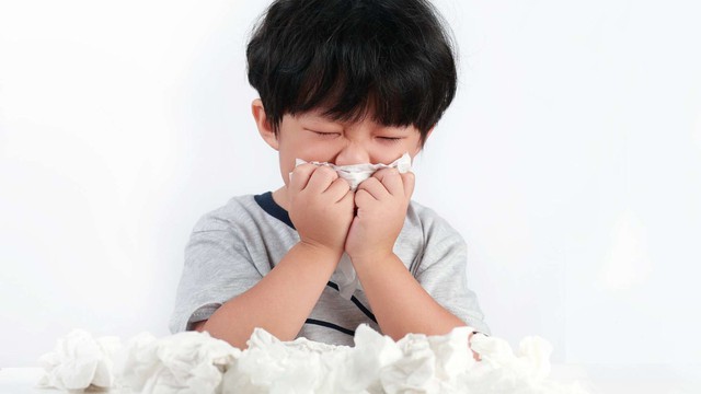 bai-viet/chay-nuoc-mui-do-cam-lanh-o-tre-nguyen-nhan-va-cach-xu-ly.html