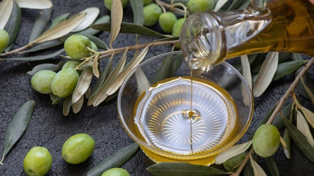 bai-viet/co-nen-cho-be-an-dau-oliu-thuong-xuyen-khong-cach-cho-be-su-dung-dau-oliu.html