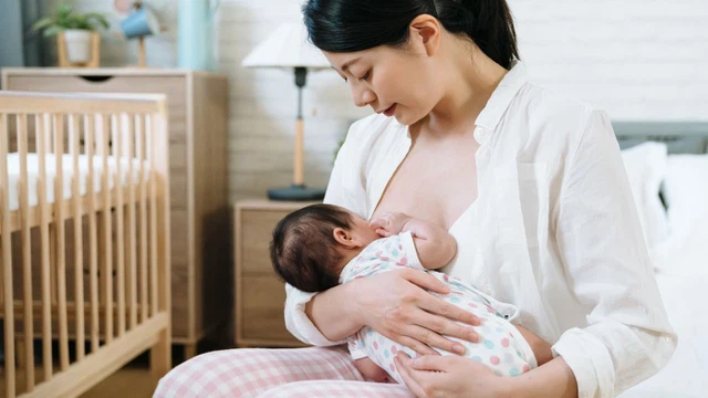 Nhận biết dấu hiệu rụng trứng sau sinh khi cho con bú