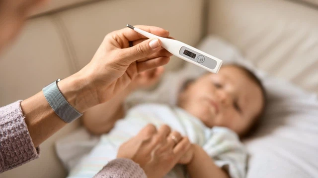 Có nên điều trị RSV tại nhà không? Khi nào trẻ nhiễm RSV cần nhập viện điều trị?
