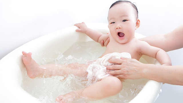 bai-viet/dung-bot-baking-soda-tam-cho-be-duoc-khong-60788.html