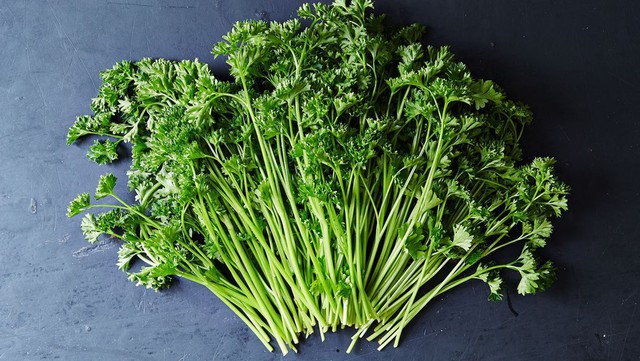 bai-viet/giai-dap-rau-mui-tay-co-phai-la-rau-can-tay-hay-khong.html