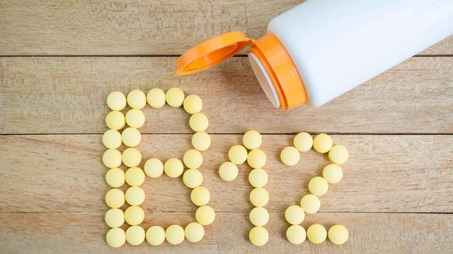 bai-viet/giai-dap-thac-mac-vitamin-b12-nen-uong-luc-nao.html