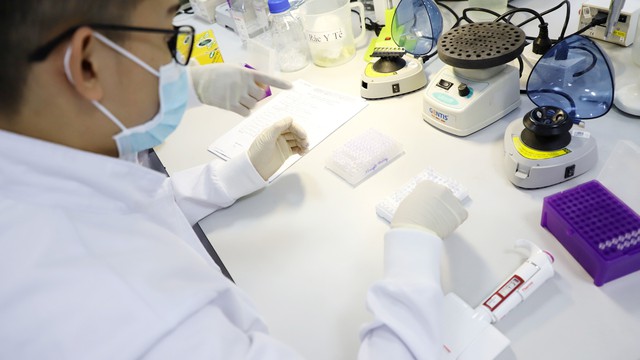 bai-viet/giai-dap-tro-cot-co-xet-nghiem-adn-duoc-khong.html