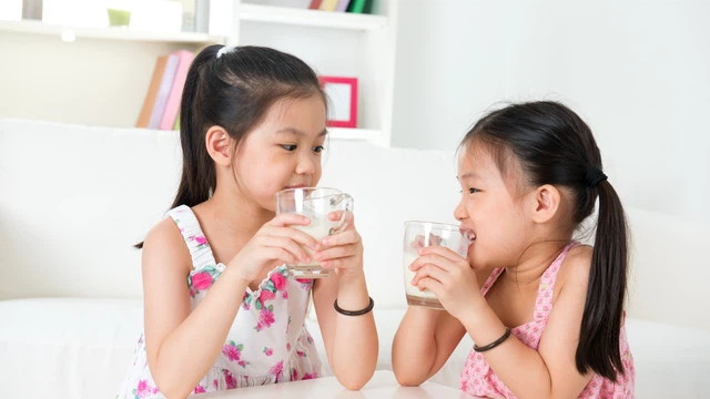 bai-viet/giai-doan-vang-bo-sung-canxi-cho-tre-la-khi-nao.html
