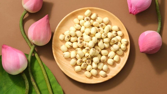 bai-viet/hat-sen-thuc-pham-vang-cho-suc-khoe-va-giac-ngu-ngon.html