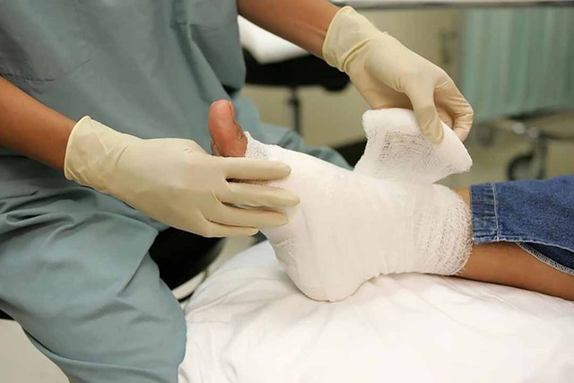 bai-viet/huong-dan-bang-bo-vet-thuong-dung-cach-49382.html
