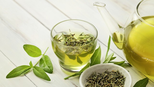 bai-viet/kham-pha-loi-ich-giam-can-cua-tra-xanh-khong-chi-giam-beo-ma-con-dep-da.html