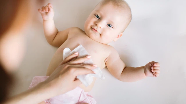 Khăn khô đa năng cho bé: Công dụng và cách dùng an toàn