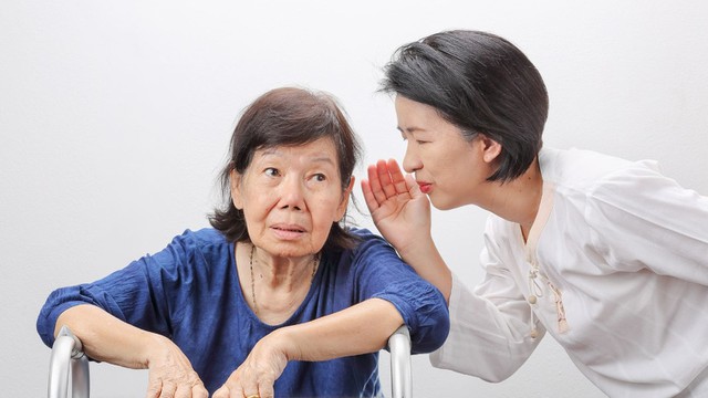 Phân biệt khiếm thính và điếc: Hiểu rõ để hỗ trợ tốt hơn