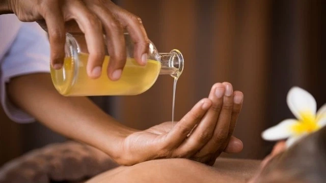 Massage bằng dầu thơm hiệu quả như spa tại nhà