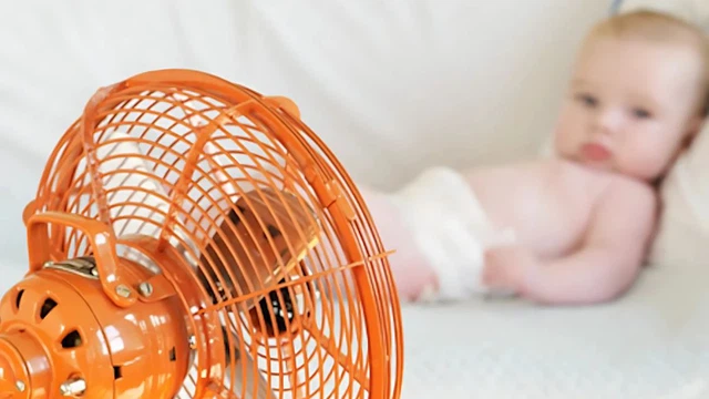 Nên để quạt trên đầu hay dưới chân cho trẻ sơ sinh tốt hơn?