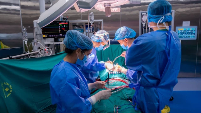 bai-viet/ngoai-tim-mach-la-gi-cac-benh-lien-quan-den-ngoai-tim-mach.html