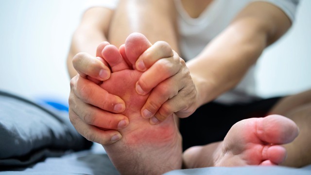 Người bị axit uric cao có uống được trà xanh, cà phê không?
