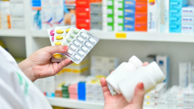 Những loại thuốc và vật dụng y tế nào cần có trong mùa mưa lũ?
