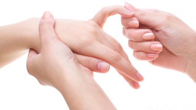 bai-viet/cach-massage-ban-tay-de-giam-dau-nhuc-va-thon-gon-72076.html