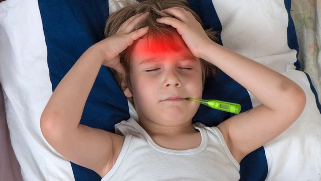 Tìm hiểu chi tiết về triệu chứng sốt viêm màng não