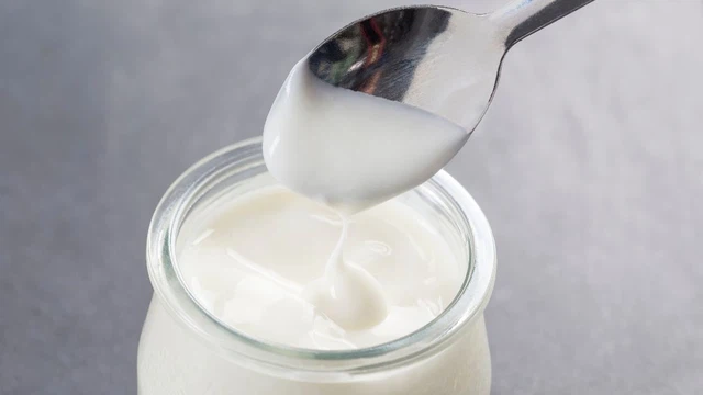 Sữa chua ít đường bao nhiêu calo? Cách kiểm soát lượng calo khi ăn