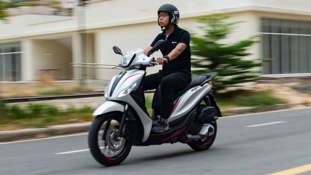bai-viet/te-tay-khi-lai-xe-may-do-nguyen-nhan-gi-cach-khac-phuc-te-tay-khi-di-xe-may.html
