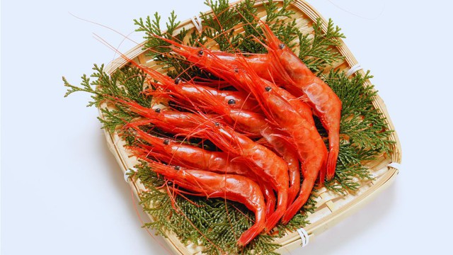 bai-viet/dac-diem-dinh-duong-co-trong-tom-hong-va-loi-ich-doi-voi-suc-khoe.html
