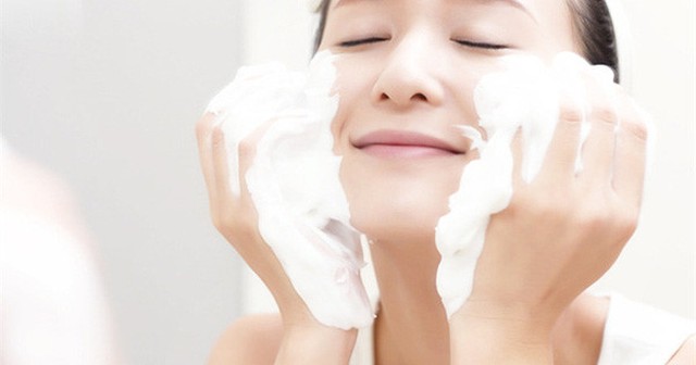 bai-viet/top-5-sua-rua-mat-cho-da-hon-hop-duoc-ua-chuong-nhat-hien-nay-48606.html