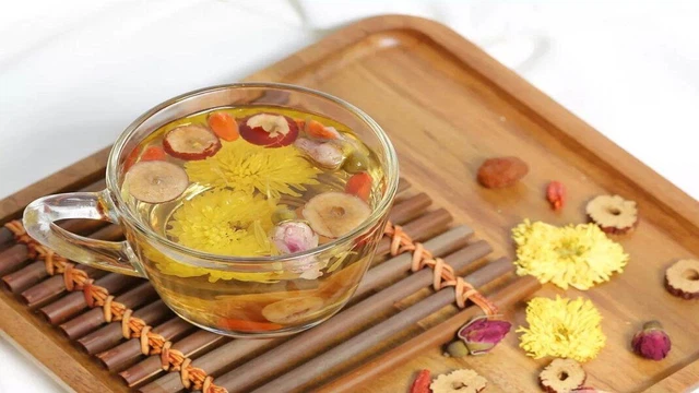 bai-viet/uong-tra-hoa-cuc-cung-ky-tu-tao-do-co-tac-dung-gi-61389.html