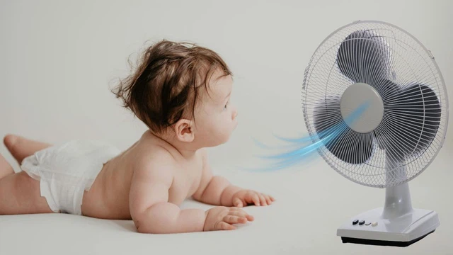 Trẻ bị phát ban có nằm quạt được không? Cách nằm quạt an toàn?