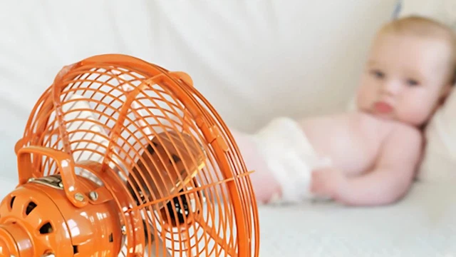 Trẻ sơ sinh 1 tháng tuổi nằm quạt được không? Hướng dẫn nằm quạt đúng cách