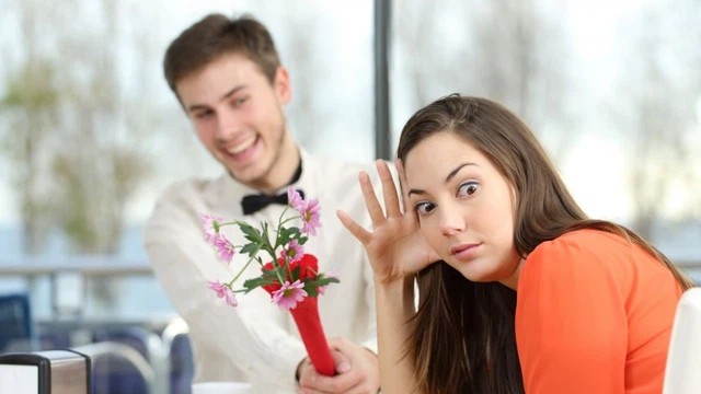 Tư vấn tình cảm: Khi tỏ tình bị từ chối nên làm gì?