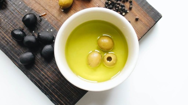 bai-viet/vi-sao-dau-oliu-co-the-giup-tang-cuong-suc-khoe-nao-bo.html